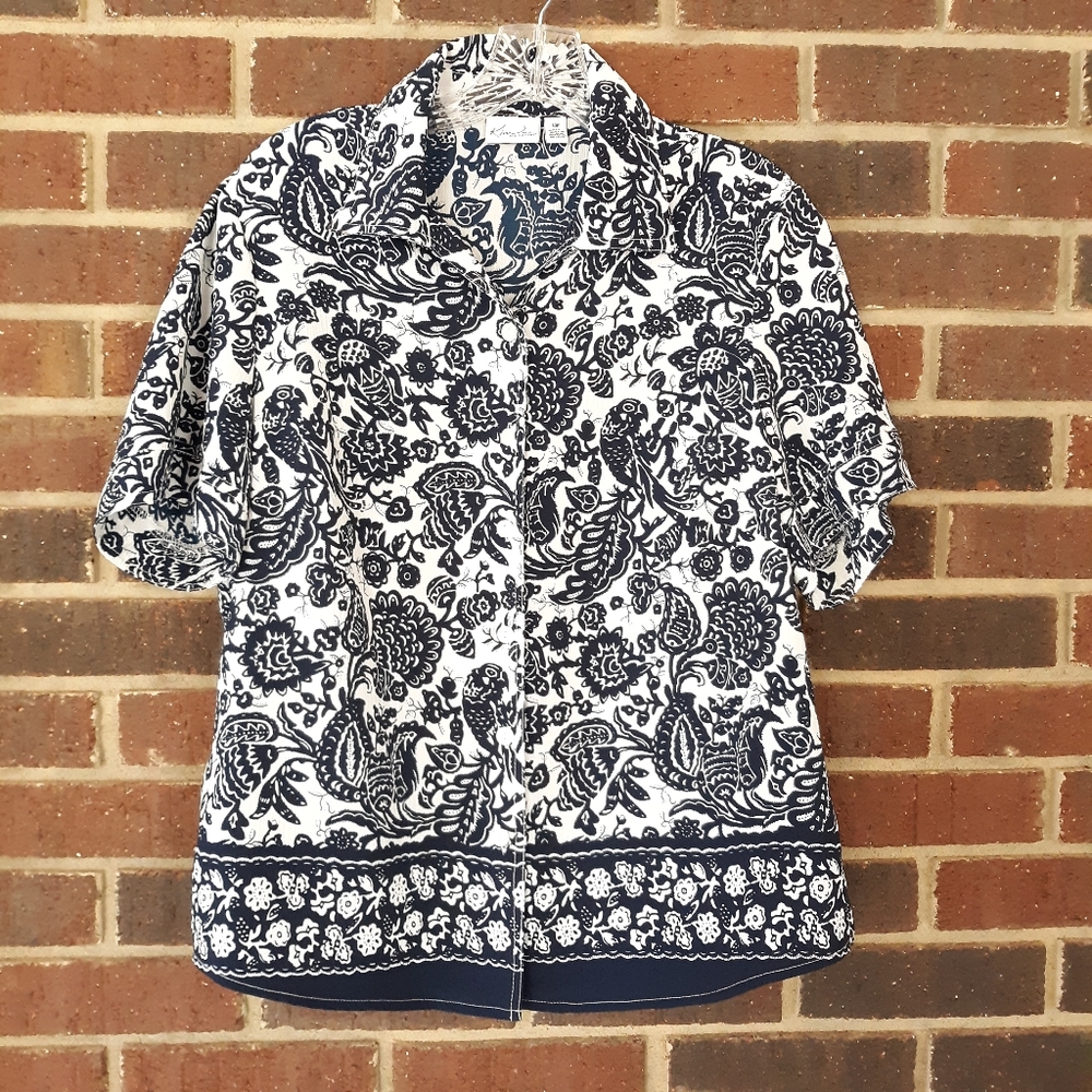 Womens Collared Button Up Shirt  Size 10 Petite
